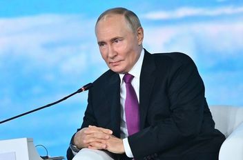 بوتين يلتقي في الكرملين برئيس الوزراء المنغولي
