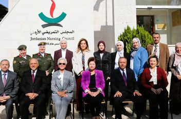 عقد المجلس التمريضي الأردني اجتماعًا برئاسة سمو الأميرة منى الحسين، رئيس المجلس، أعربت خلاله عن اعتزازها بالممرضين والممرضات الأردنيين لما يتمتعون به من سمعة متميزة محليًا ودوليًا.

وأكدت سموها أن نجا