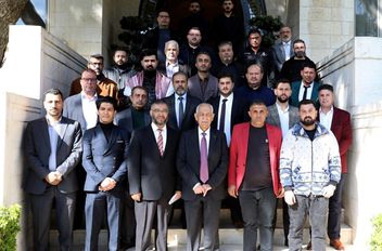 خلال لقائه فعاليات شعبية وطلبة جامعيين