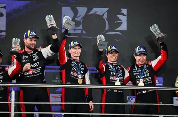 فريق تويوتا جازو للسباقات يفوز بالمركزين الأول والثاني في سباق البحرين 8 ساعات
