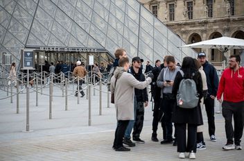 تفاصيل جديدة عن سرقة متحف اللوفر