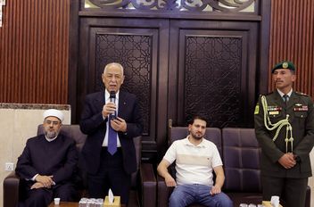 مندوبًا عن الملك وولي العهد .. العيسوي يعزي القطيشات والشريف