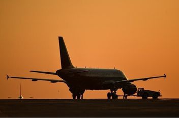 حادث غريب في سماء أمريكا: طائرة ركاب تصطدم بمنطاد طقس