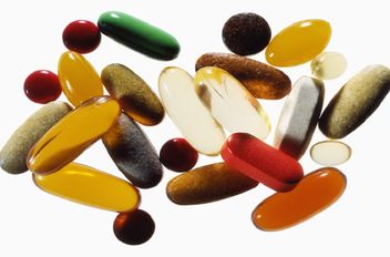 أدوية شائعة قد تستنزف جسمك من الفيتامينات والمعادن الأساسية