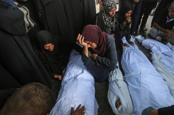 24 شهيدًا في قطاع غزة منذ فجر اليوم