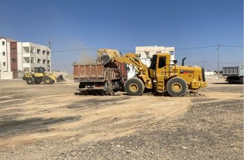 بلدية معان الكبرى تطلق حملة لإزالة الأنقاض ومخلفات البناء بين الأحياء السكنية والشوارع.