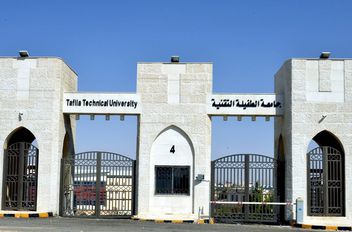 طلبة جامعة الطفيلة يناشدون لتحويل الدوام "أونلاين" بعد وفاة طالب بالتهاب السحايا
