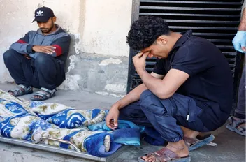 استشهد فلسطينيان، وأصيب آخرون، صباح الاثنين، بقصف الاحتلال شرقيّ مدينتي غزة وخان يونس، فيما يتواصل القصف المدفعي جنوبيّ القطاع، في خرق متواصل لاتفاق وقف إطلاق النار.

وقالت مصادر طبية، إن شهيدا ارتقى