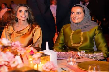 الملكة رانيا تشارك في عشاء خيري أقيم بمتحف الفن الإسلامي في الدوحة