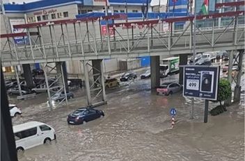 الأمانة تتوعد من يقوم بربط المزاريب بمناهل الصرف الصحي بغرامات مالية