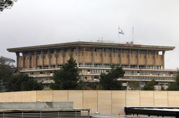 استطلاع إسرائيلي يكشف الاسم الصاعد الجديد في "الليكود" بالانتخابات
