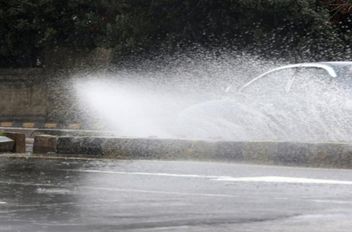 بدء تساقط الأمطار في المملكة
