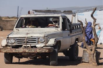 أعلنت قوات الدعم السريع السودانية الاثنين هدنة إنسانية من طرف واحد تستمر ثلاثة أشهر، غداة إعلان قائد الجيش السوداني عبد الفتاح البرهان رفضه مقترحا دوليا بالهدنة قدمته الرباعية الدولية ولم يتم إعلان تف