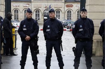 فرنسا .. السجن لثلاثة أشخاص بتهمة التجسس لصالح روسيا