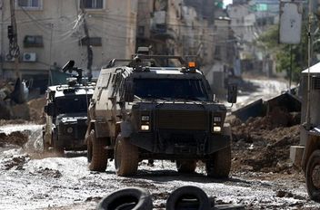 الجيش الإسرائيلي يدفع بتعزيزات إلى مخيم نور شمس
