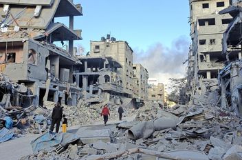 صرحت حركة المقاوة الإسلامية (حماس) بأن تسليم جثمان أسير إسرائيلي أمس الثلاثاء يأتي ضمن التزام الحركة بإنهاء مسار التبادل.

وطالبت الوسطاء مقابل التزامها بالضغط لوقف خروق الاحتلال.

