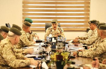 المساعد للإدارة والقوى البشرية يتابع ندوة النقد الذاتي لمديرية التربية والتعليم والثقافة العسكرية