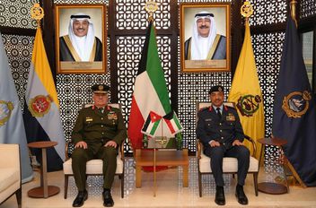 اللواء الركن الحنيطي يلتقي رئيس الأركان العامة للجيش الكويتي