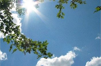 وتتراوح درجات الحرارة العظمى والصغرى في شرق عمان اليوم بين 20 – 11 درجة مئوية، وفي غرب عمان 18 – 9، وفي المرتفعات الشمالية 18 – 9، وفي مرتفعات الشراة 17 – 8، وفي مناطق البادية 23 – 12، وفي مناطق السهو