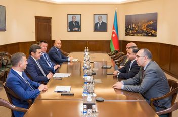 السياحة تعزز تعاونها مع السوق الأذري لاستقطاب مزيد من السياح للأردن