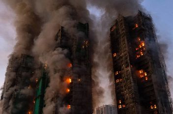 ارتفاع حصيلة ضحايا حريق المجمع السكني في هونغ كونغ إلى 94 قتيلا