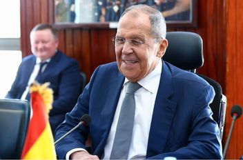 بوتين يُكذّب أنباء زعمت بتعرّض لافروف للتهميش