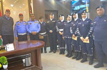 مدير الدوريات الخارجية يكرّم طاقم دوريتين من الشرطة النسائية