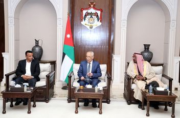 خلال لقائه وفدا من أبناء منطقة غور فيفا