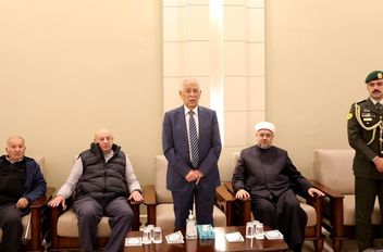 مندوبا عن الملك وولي العهد .. العيسوي يعزي عشيرة البطاينة