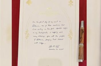 البابا يترك رسالة في القصر الرئاسي اللبناني .. إليك تفاصيلها