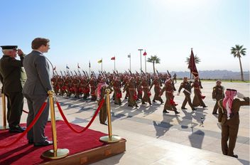 رئيس هيئة الأركان المشتركة يستقبل وزير الدفاع الهولندي
