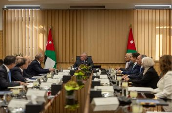 جلالته خلال زيارته المجلس القضائي