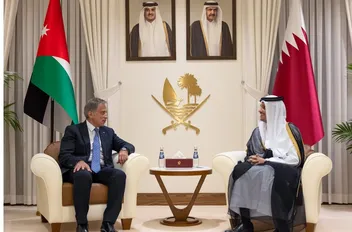حسان يلتقي رئيس مجلس الوزراء ووزير الخارجيَّة القطري في الدَّوحة