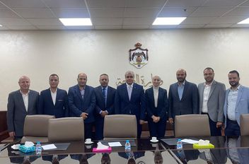 وزير الصحة يلتقي نقابة الممرضين ويؤكد دعم المطالب العادلة