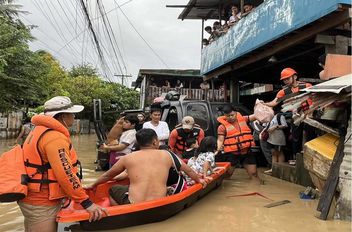 أفراد من خفر السواحل الفلبيني