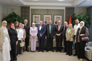 القاضي يلتقي وفدا من أطباء الأسنان ويستمع لمطالبهم