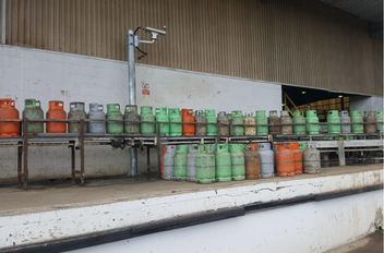 صورة أرشيفية لمخزن أسطوانات غاز