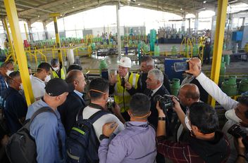 الصحفيون والاعلاميون يطّلعون في محطة تعبئة غاز عمان – أبو علندا