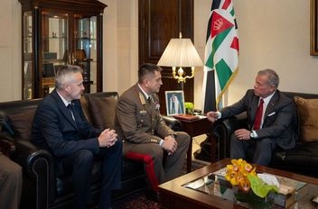 الملك يلتقي رئيس أركان الدفاع الهنغاري
