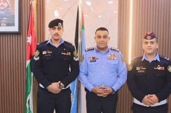 مدير إدارة الدوريات الخارجية يكرّم عدد من مرتب غرفة العمليات