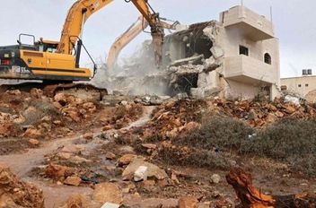 عمليات هدم واسعة في بلدة قطنّة شمال غرب القدس
