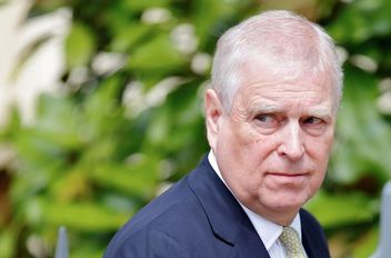 الملك تشارلز يجرد شقيقه أندرو بشكل رسمي من لقب "الأمير"
