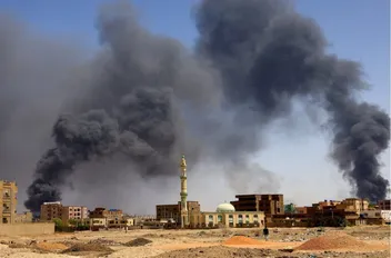 تصاعد الدخان في سماء الخرطوم