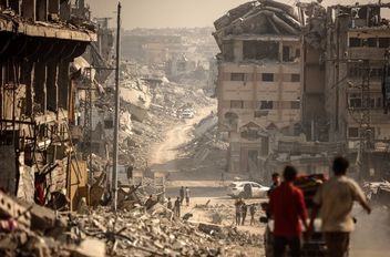 إسرائيل تستهدف خان يونس وقطاع غزة وسط استمرار خروقات اتفاق وقف إطلاق النار