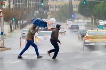 الأرصاد تحذر: زخات غزيرة ورعد وبَرَد في هذه المناطق الأربعاء