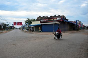 أُجلي أكثر من 100 ألف كمبودي من مناطق حدودية مع تايلاند منذ استئناف الاشتباكات الأحد بين البلدين المجاورين في جنوب شرق آسيا، وفق ما أعلنت وزارة الدفاع الكمبودية الأربعاء.

وقالت الناطقة باسم وزارة الد