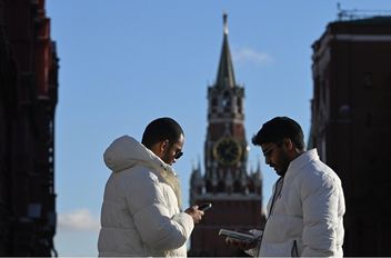 كما شهدت المراسم توقيع مذكرة تفاهم بين الجانبين حول سبل التعاون في مجالات مواجهة التغير المناخي وتعزيز التنمية منخفضة الانبعاثات الكربونية.

