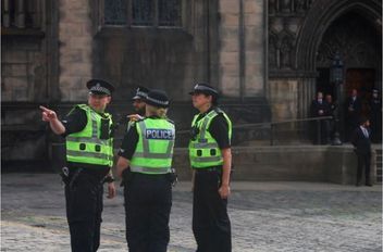 سرقة 600 قطعة أثرية عالـية القيمة من متحف بريستول البريطاني
