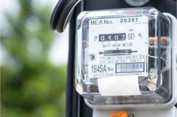 قالت شركة توزيع الكهرباء إن تقليل استخدام السخان الكهربائي يساهم بشكل كبير في خفض فاتورة الكهرباء، مؤكدة أهمية ترشيد استهلاك الطاقة داخل المنازل.

وأوضحت الشركة أنه يُفضّل ضبط درجة حرارة السخان على 50