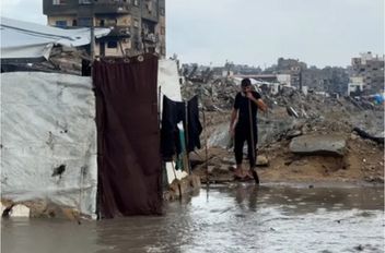 14 شهيدًا في غزة بردًا وغرقًا